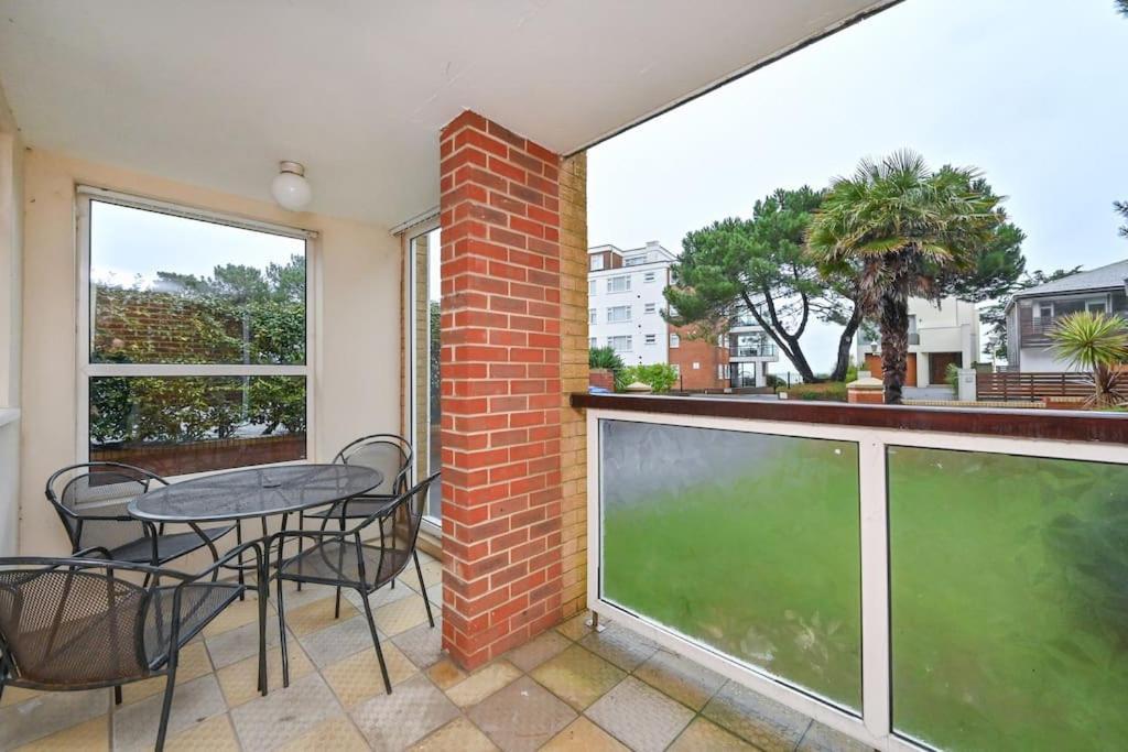 Apartment Spacious Sandbanks Near And Bars With Free Parking Poole