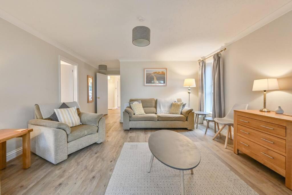 Apartment Spacious Sandbanks Near And Bars With Free Parking